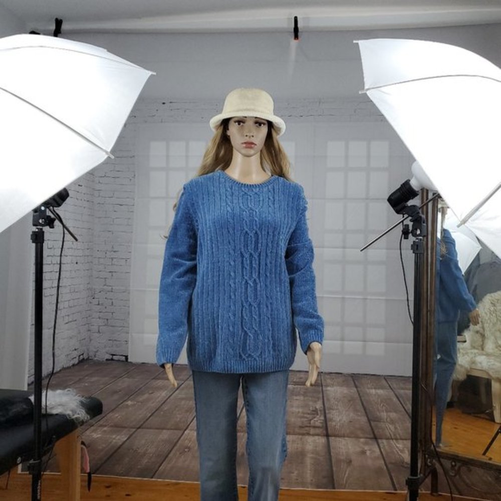 Alfred Dunner bright blue sweater design.  NEVER WORN #215